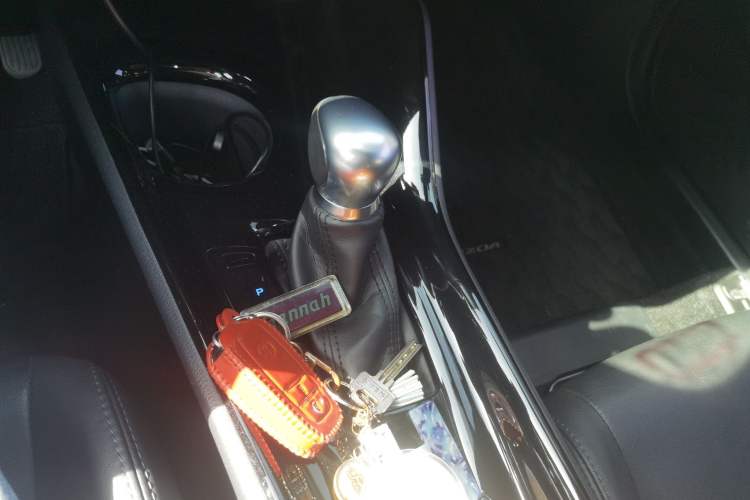 Used Toyota IZOA 2018 2.0L Yichi Edition China V Standard Gear Lever