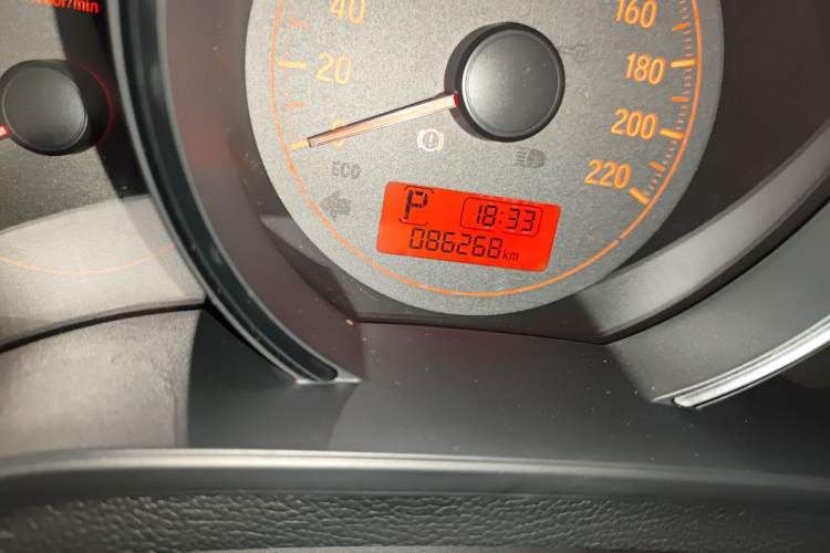 Used Honda Fit 2014 1.5L LX CVT Comfort Model Odometer Close Up