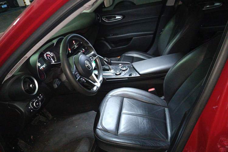 Used Alfa Romeo Giulia 2017 2.0T 200HP Luxury Edition