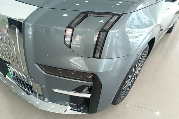 Used Zeekr 009 2024 7-Seater Aisle Version 108 kWh
