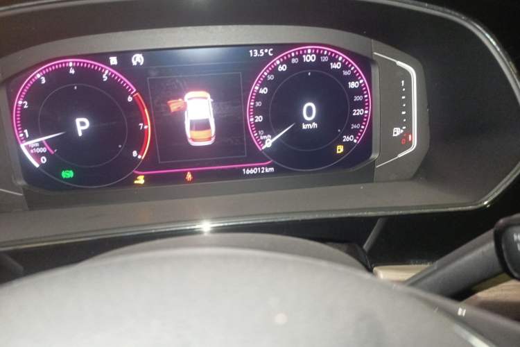 Used Volkswagen Passat 2019 330TSI Luxury Edition China VI Standard Odometer Close Up