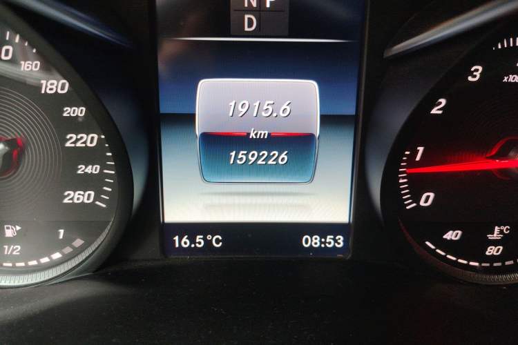 Used Mercedes-Benz GLC 2017 GLC 260 4MATIC Luxury Model
