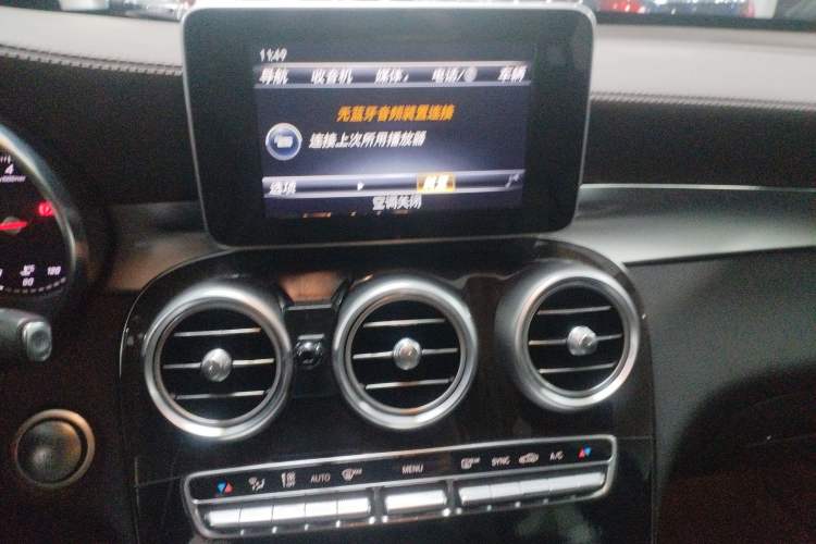 Used Mercedes-Benz GLC 2017 GLC 260 4MATIC Dynamic Edition Audio And AC Panel