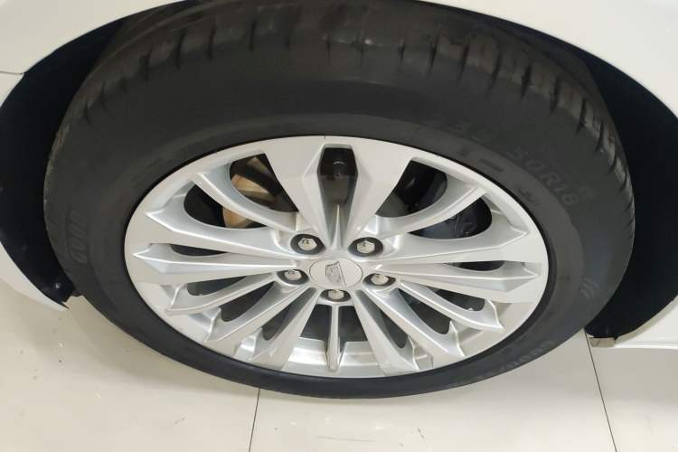 Used Cadillac CT6 2017 28T Elite Model Left Front Wheel Hub