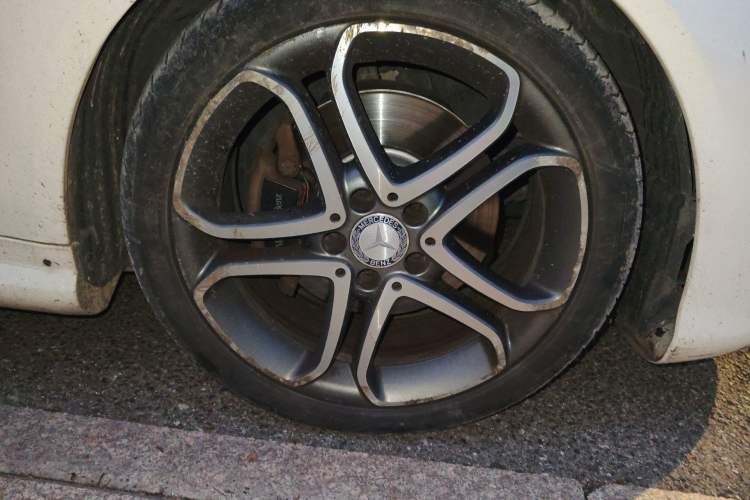 Used Mercedes-Benz E-Class 2014 E 200 Coupe Right Front Wheel Hub