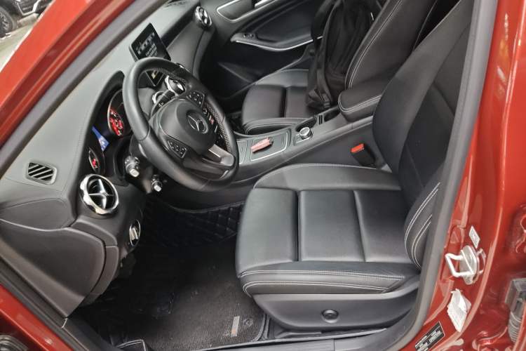 Used Mercedes-Benz GLA 2017 GLA 200 Fashion Model Left Front Seat