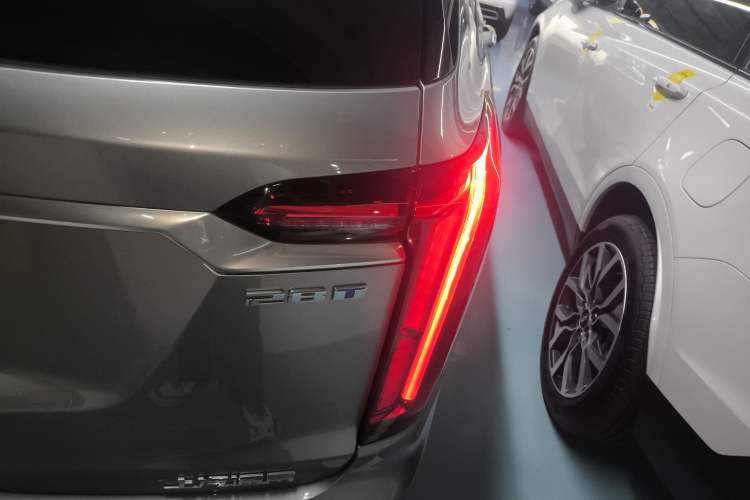 Used Cadillac XT6 2022 2.0T Six-Seater Four-Wheel Drive Luxury Version
