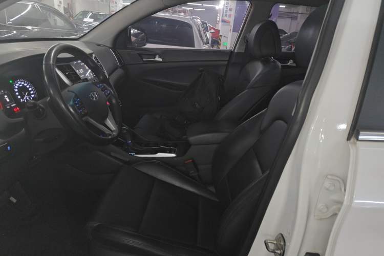 Used Hyundai Tucson 2018 1.6T Dual-Clutch Two-Wheel Drive 15th Anniversary Special Edition