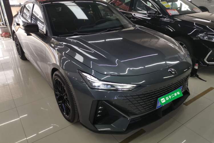 Used CHANGAN UNI-V 2023 1.5T Prestige Model Front Right 45 Deg