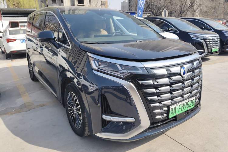 Used Denza D9 2022 DM-i 970 Four-Wheel Drive Prestige Model
