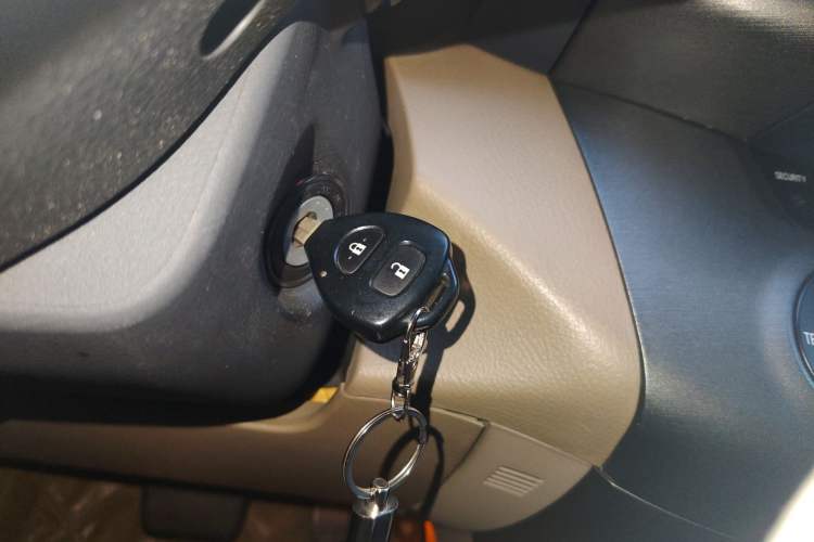 Used Toyota RAV4 2012 Luxurious Edition 2.0L Automatic All-Wheel Drive Vehicle Key