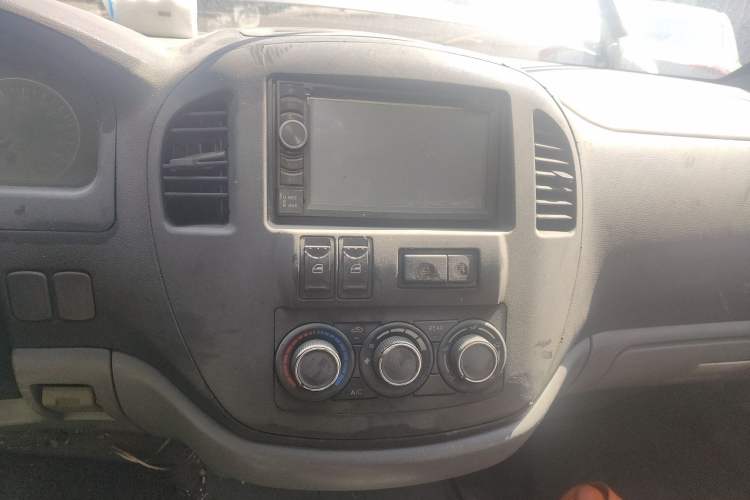 Used FORTHING Lingzhi 2012 Commercial Version 1.6L Utility Model