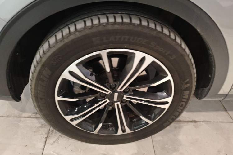 Used Wey VV6 2021 2.0T Two-Wheel Drive Smart Plus Left Front Wheel Hub