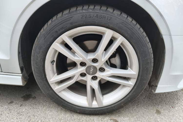 Used Audi A3 2020 Limousine 35 TFSI Fashion Edition China VI Emission Standard Right Front Wheel Hub