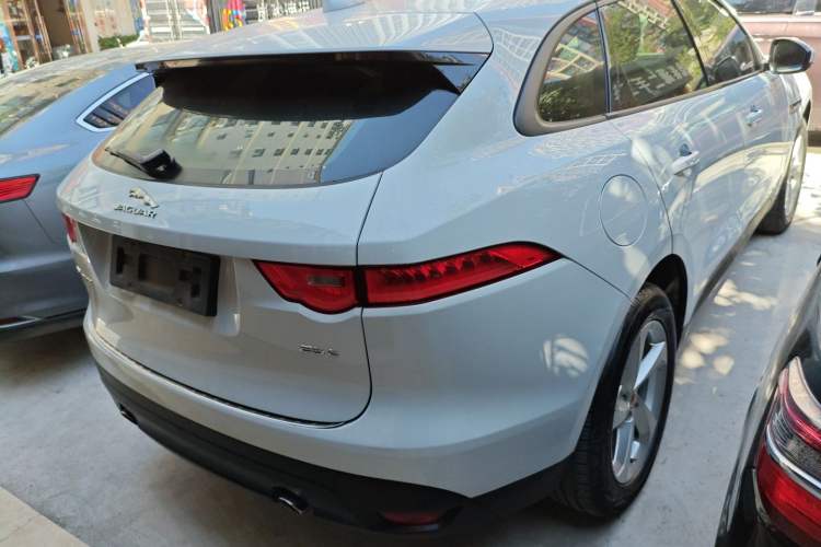 Used Jaguar F-PACE 2016 2.0T Two-Wheel Drive Urban Luxury Edition
