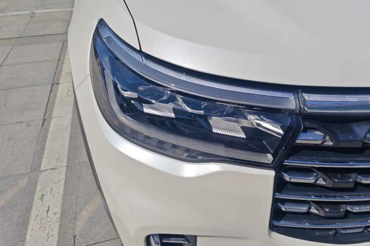 Used Ford Explorer 2023 EcoBoost 285 Four-Wheel Drive Stylish Plus Version 7 Seats
