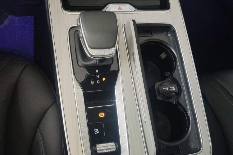 Used Hongqi HS5 2025 2.0T Two-Wheel Drive Flagship Pro Edition Gear Lever