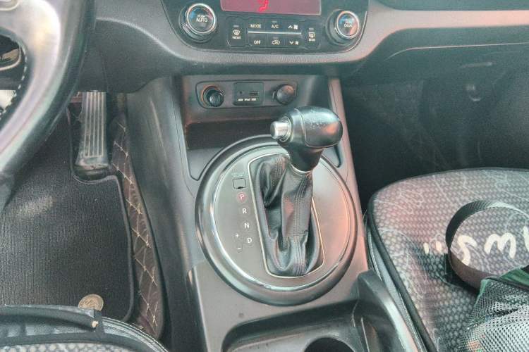 Used Kia Sportage R 2014 2.0L Automatic Two-Wheel Drive GLS Trim Gear Lever