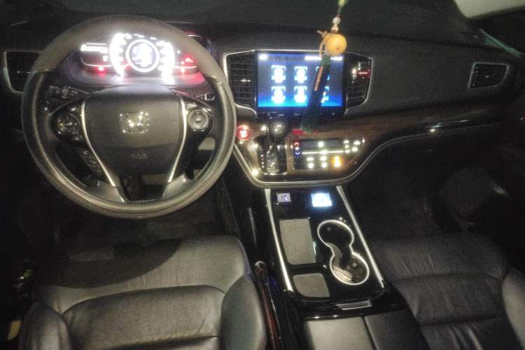 Used Honda Odyssey 2015 Updated Version 2.4L Smart Edition Center Console