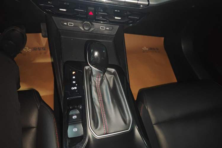 Used MG 5 2021 180 DVVT CVT Youth Luxury Edition Gear Lever