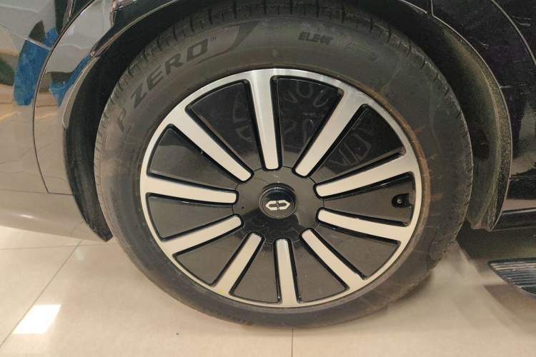 Used Hima AITO M9 2025 Extended-Range Ultra Version 52 kWh 6-Seater
