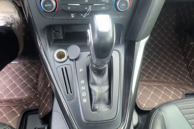 Used Ford Focus 2017 Hatchback 1.6L Automatic Fashion Edition Smart Drive Version
