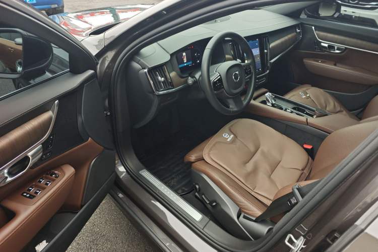 Used Volvo S90 2023 B5 Zhiyuan Luxury Edition