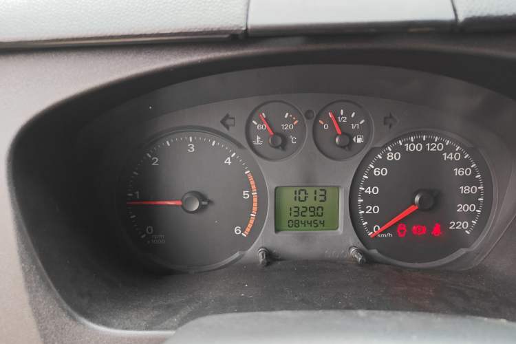 Used Ford Transit Custom 2015 2.4T Long-Wheelbase 7-Seater Mid-Height Multi-Purpose Vehicle
