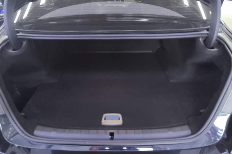 Used BMW 5 Series New Energy 2022 Restyled 535Le M Sport Package Trunk