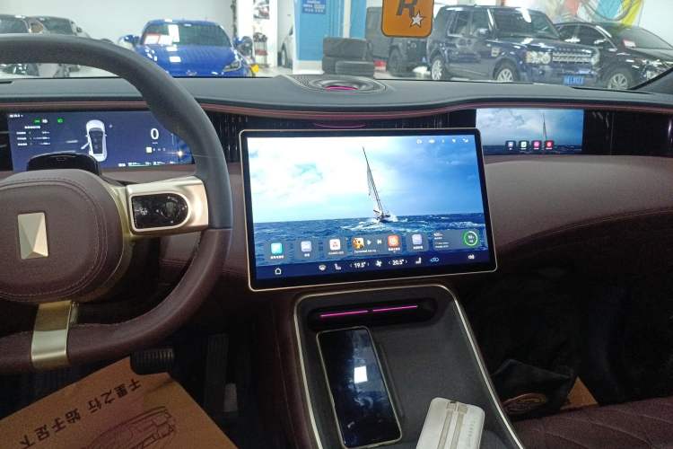 Used Avatr 11 2025 Year Updated Max Extended-Range Version Audio And AC Panel