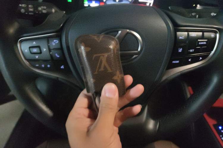 Used Lexus ES 2022 300h Excellence Edition
