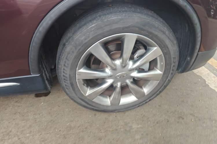 Used Infiniti QX50 2015 2.5L Enjoyment Edition Right Front Wheel Hub