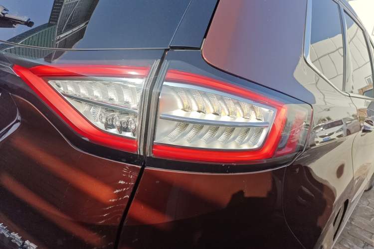 Used Ford Edge 2016 EcoBoost 245 Two-Wheel-Drive Titanium 7-Seater
