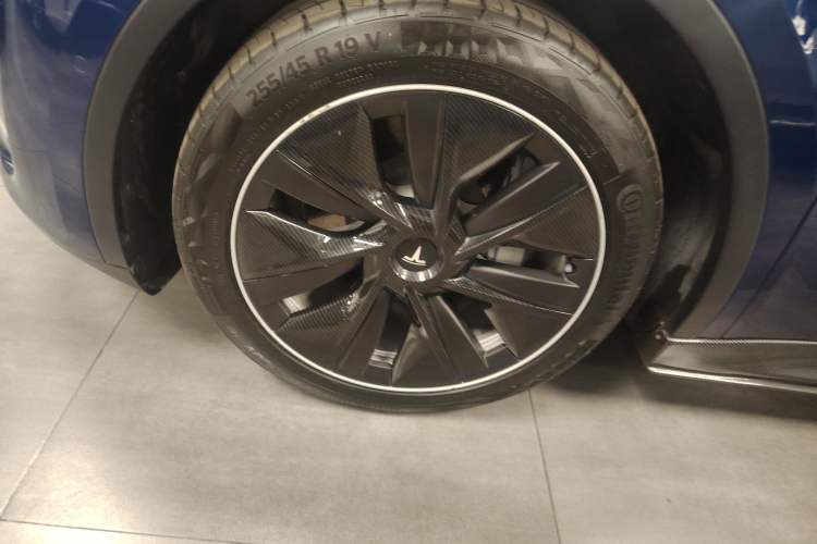 Used Tesla Model Y 2021 Long-Range All-Wheel-Drive Version 3D7
