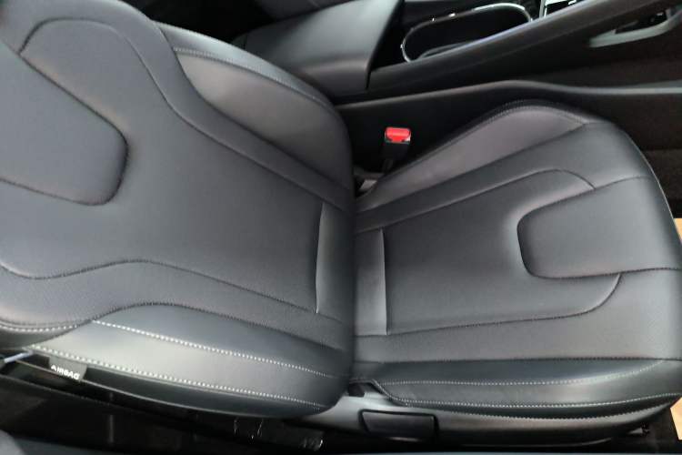 Used Hyundai Elantra 2023 1.5L CVT GLX Elite Edition Right Front Seat