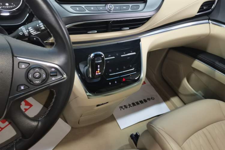 Used Buick GL8 2023 Facelifted Land Cruiser Executive Luxury Version
