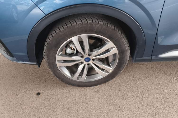 Used Ford Equator Sport 2023 EcoBoost 170 Premier Edition Left Front Wheel Hub