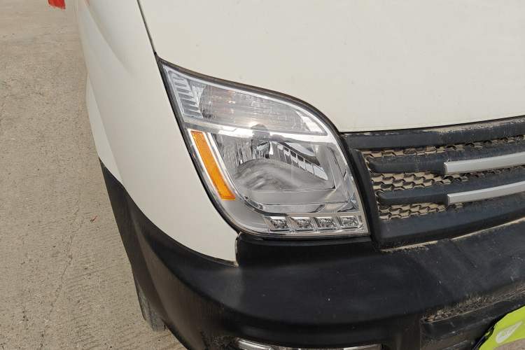 Used SAIC MAXUS Xintu V80 2019 2.5T Classic Version 6-Speed Manual – Aoyuntong Modified Long Wheelbase Mid-Height 7-Seater