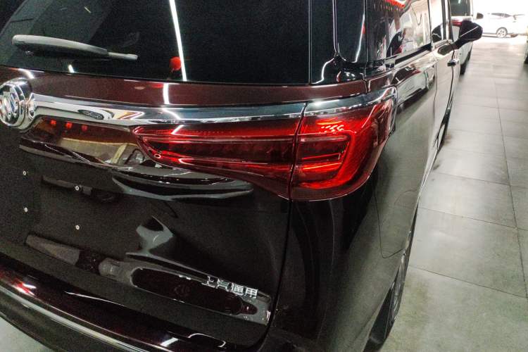 Used Buick GL8 2022 Avenir Aivia Six-Seat Deluxe Edition Right Rear Taillight