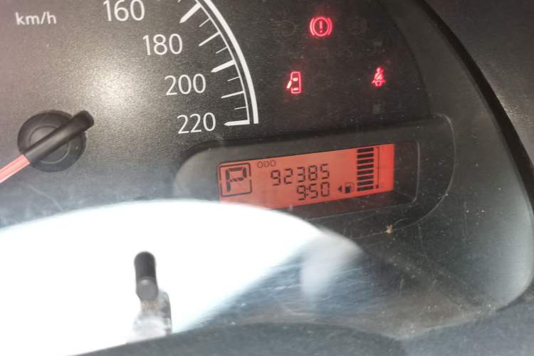 Used Nissan Sunny 2011 1.5XE CVT Comfort Edition Odometer Close Up