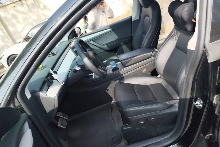 Used Tesla Model Y 2023 Rear-Wheel-Drive Version
