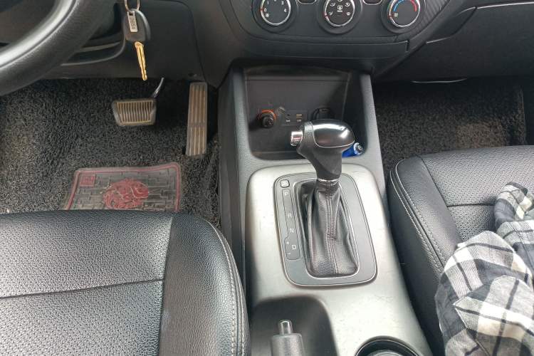 Used Kia K3 2015 1.6L Automatic GL Gear Lever