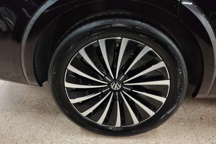 Used Volkswagen Viloran 2024 380TSI Premium Edition
