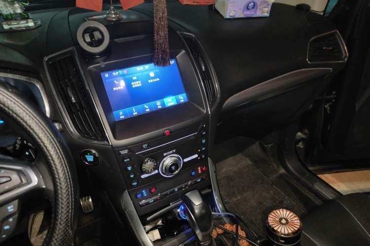 Used Ford Edge 2018 EcoBoost 245 Four-Wheel Drive Titanium 7-Seater Audio And AC Panel