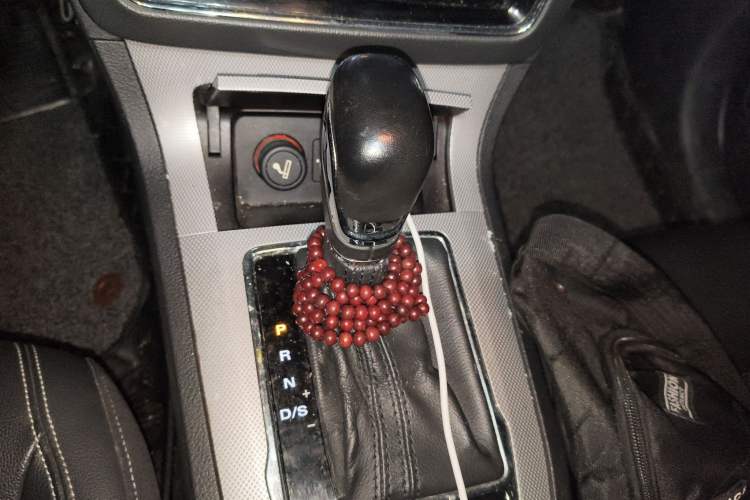 Used Roewe RX5 2016 20T Two-Wheel Drive Automatic Internet Smart Edition
