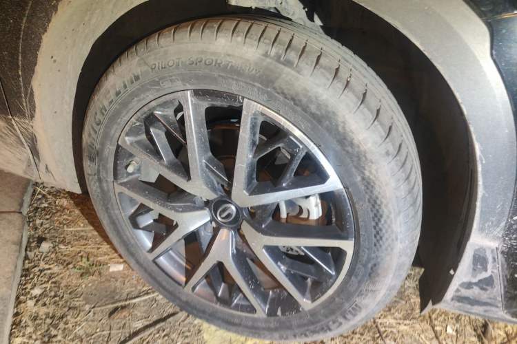 Used GAC Trumpchi GS8 2022 Flagship Series 2.0 TGDI Four-Wheel Drive Luxury Smart Connectivity Version (7 Seats) Right Front Wheel Hub