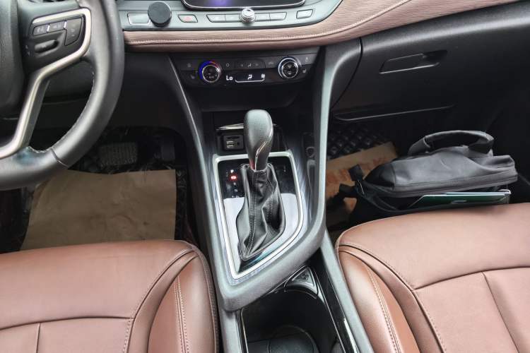 Used Buick GL6 2019 18T 6-Seater Connected Luxury Version China VI Standard Gear Lever