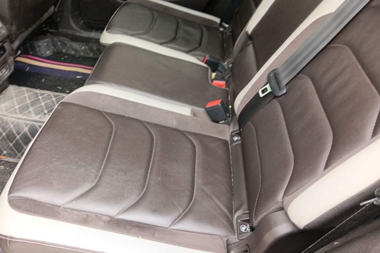 Used Volkswagen Tiguan L 2017 330TSI Automatic Two-Wheel Drive Luxury Edition Left Rear Seat