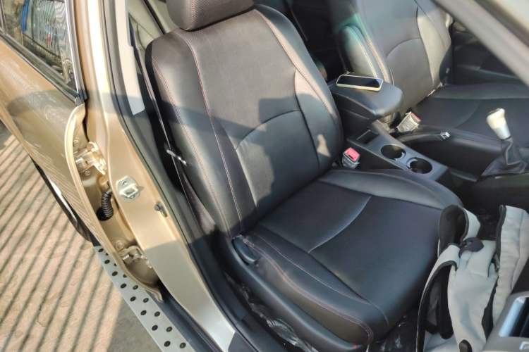 Used BYD S6 2014 2.0L Manual Luxury 5-Seater

