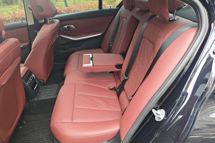 Used BMW 3 Series 2025 330Li M Sport Shadowline Package Left Rear Seat